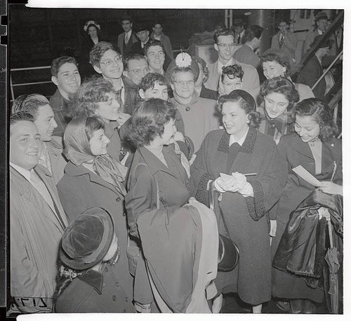 Judy garland signing - judy,
