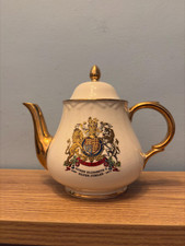 Vintage Commerorative Teapot Celeberating Silver Jubilee Of Elizabeth II