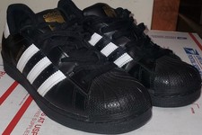 adidas la marque aux 3 bandes