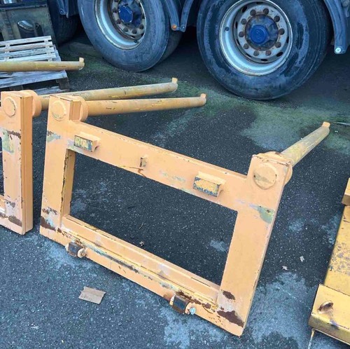 Carriage mounted bag handler - mounted,