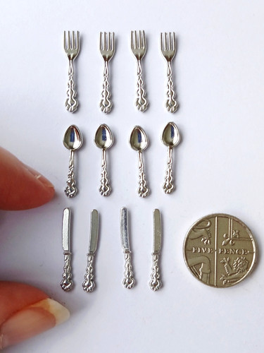 Dolls house miniature - dolls, *