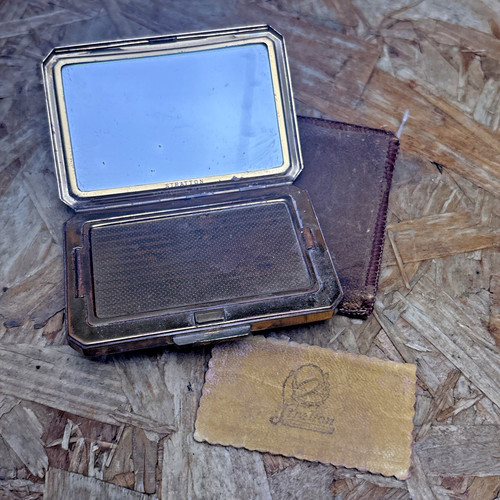 Vintage stratton gold metal - gold,