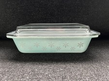 Vintage PYREX Gaiety Snowflake