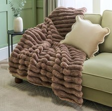 Jumbo Faux Fur Fleece Throw