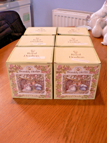 Stunning boxed royal doulton - 6,