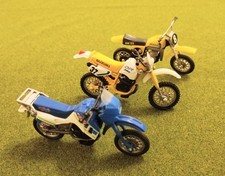 Nice diecast Suzuki/ Kawasaki off road model motorbikes 1/32. Polistil? Maisto?