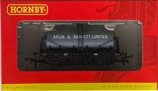 Hornby R6377 GWR 6 Wheel Milk