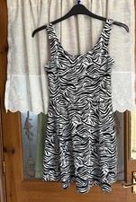 BNWOT Ladies size 12 H&M Divided dress