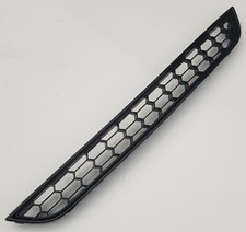 Honeycomb lower mesh grill for