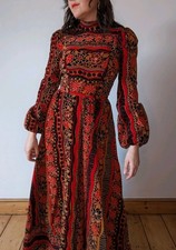 70s Velvet Gold And Red