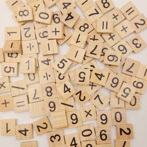100 200 wooden scrabble - /,