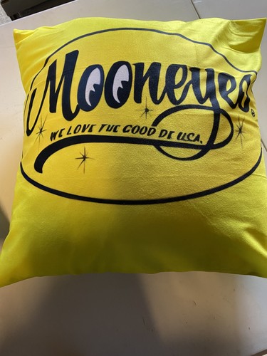 Lovely mooneyes cushion - a,
