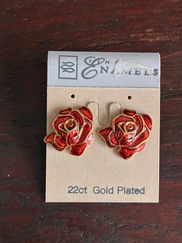 Vintage red rose stud - red,