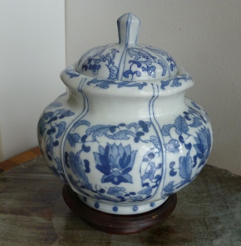 Large chinese rounded lidded - chinese,