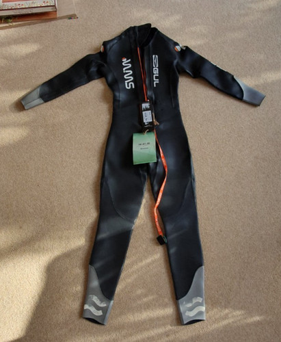 Gul gbs petrel - swim, full