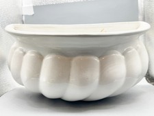 VINTAGE HUGE WHITE SCALLOPED