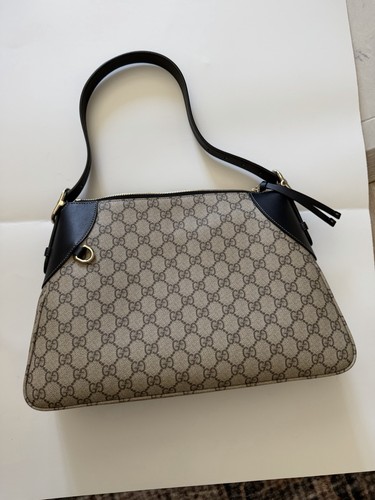 Gucci emblem medium - gucci,