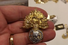 ORIGINAL STAYBRIGHT CAP BADGE ROYAL REGIMENT OF FUSILIERS 5CMS X 4CMS (3380)