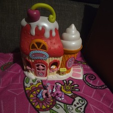 My Little Pony MLP SWEET SHOPPE Ice Cream Parlor  2006 Ponyville Hasbro 