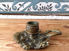 VINTAGE SMALL BRASS 'LEAF' CHAMBERSTICK/ CANDLE HOLDER