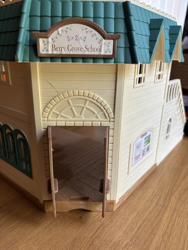 Sylvanian families berry grove - families,
