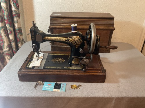 Singer vintage hand crank - singer,