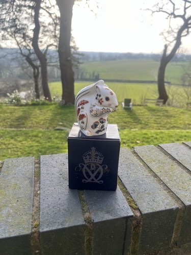 Royal crown derby squirrel - royal,