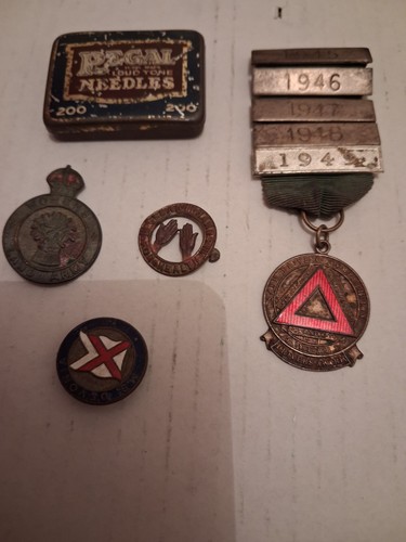 Little joblot pin - pin, badges