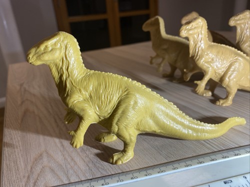Ae409 invicta nhm iguanodon - invicta,