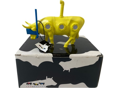 Cowparade yellow submoorine - cowparade,