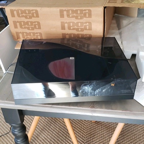 Rega planar turntable - planar,