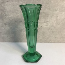 Vintage Emarald Green Fostoria Art Glass Bud Vase 16cm high