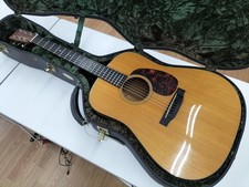MARTIN Acoustic Guitar D-18V