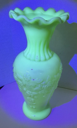 Vintage green opaline uranium - opaline,