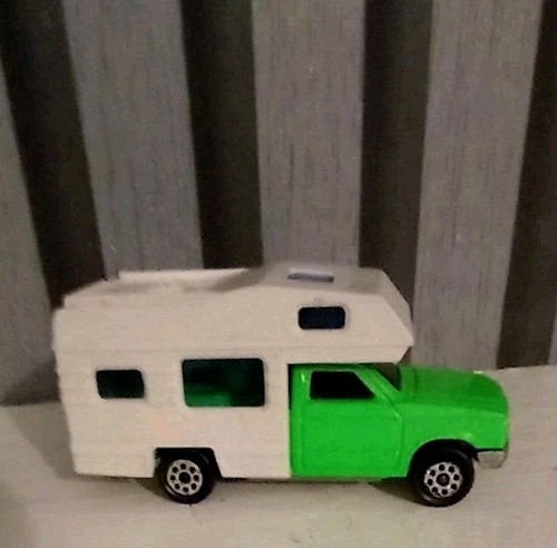 Majorette green and white - green,
