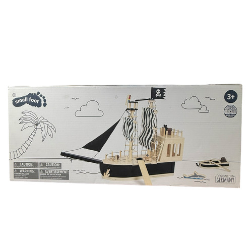 Small foot pirate - small, boat