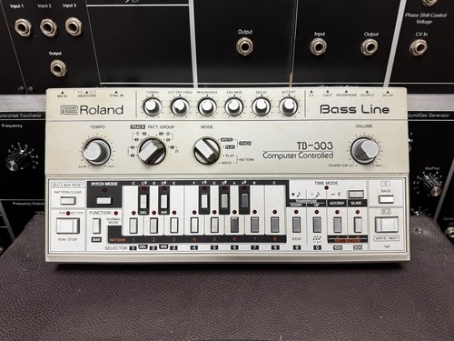 Roland 303 bass line - roland,