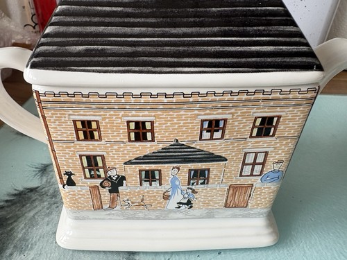 Beautiful wade teapot - beautiful,