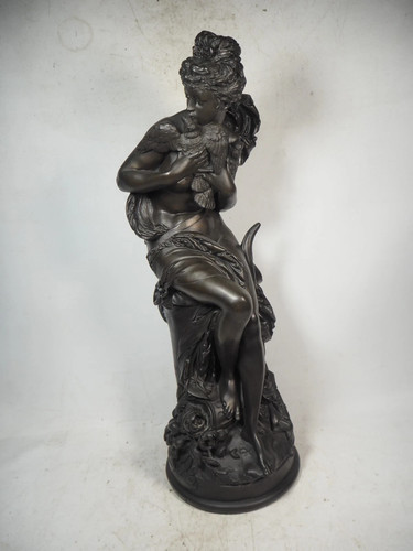 Venus with doves sculpture - with,