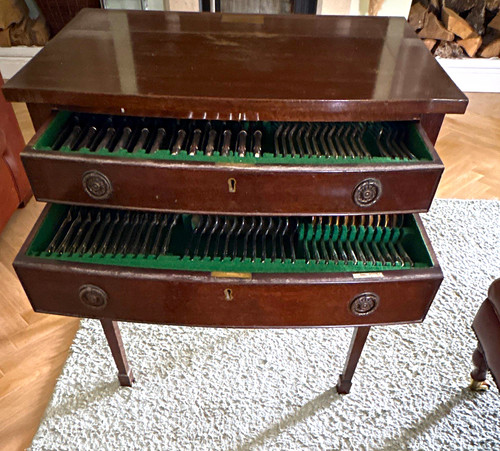 122 piece mahogany cutlery - piece,