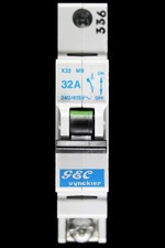 GEC VYNCKIER 32 AMP TYPE 2 M9