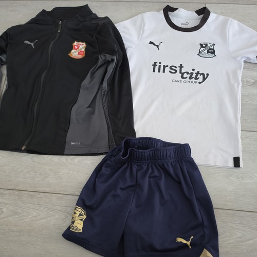 Swindon town childs 4 - 1/4, zip