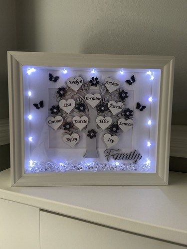 Light family tree - tree, box