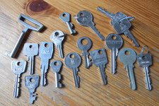 Vintage Keys Bundle  X 17