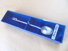 UNUSUAL DESIGN STERLING SILVER " B "  SPOON LONDON 1982, BOXED