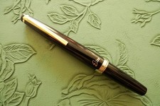 Vintage Pilot Elite pocket fountain pen, 18K 750 gold fingernail script nib