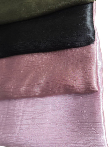 Elegant crushed satin scarf - crushed,