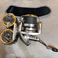 SHIMANO SUPER AERO XT Right Hand Reel with 2 Replacement Spools