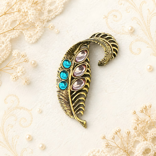 Vintage style feather brooch - style,