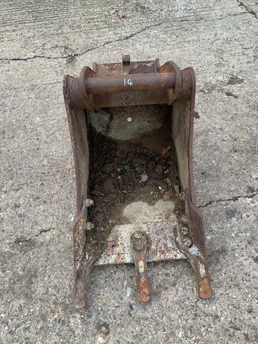 Excavator bucket - 18",